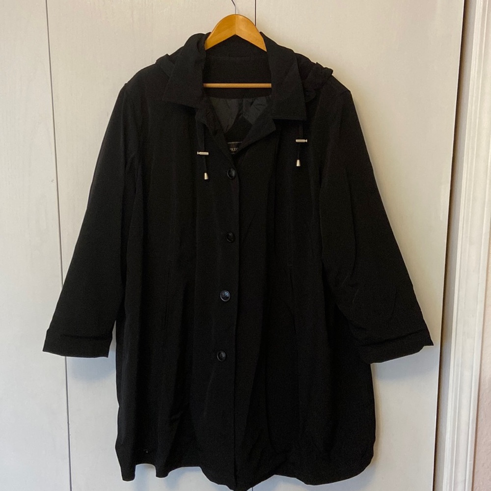 Regent Park Women’s 2X black rain coat, removable hood